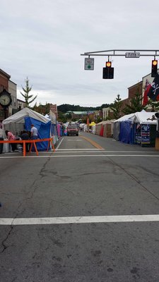 20150925_092911 London Ky Chicken Festival Setup.jpg