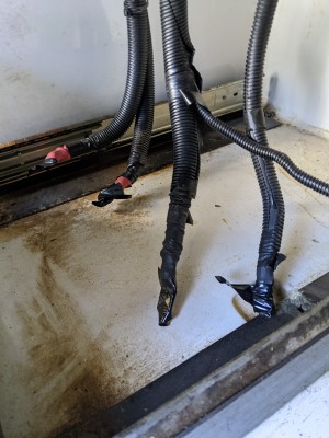 PXL_20201227_201237668.jpg (3.19 MiB) Viewed 4422 times Wires hanging down into battery drawer.
