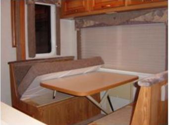 Dinette-2.JPG