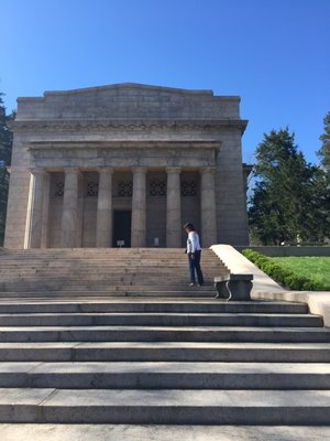 The first Lincoln Memorial with a cabin inside